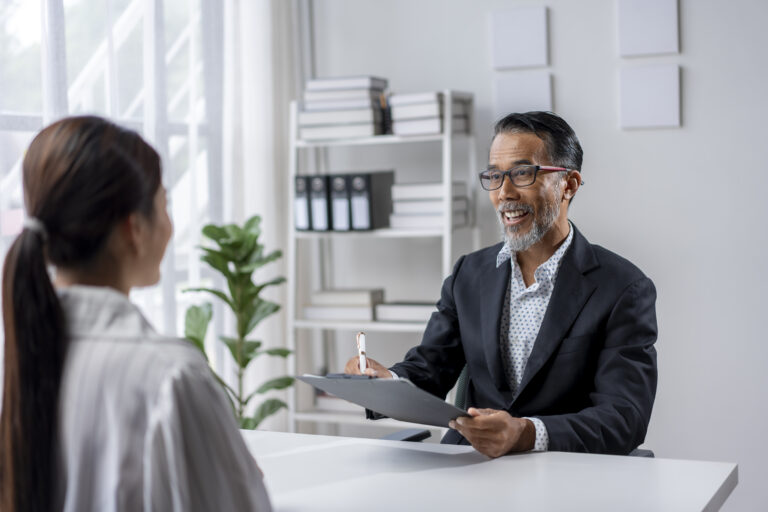 Comment débaucher un talent ? Guide pratique pour recruter les meilleurs profils. Stratégies éthiques, approche personnalisée et conseils d'experts RH