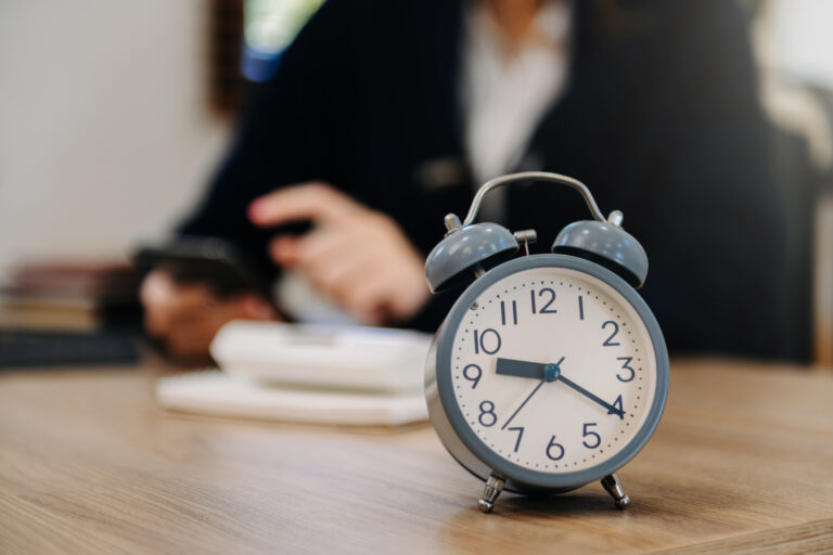 Gérer les retards au travail | cadre légal, sanctions et bonnes pratiques RH pour managers. Découvrez comment réagir efficacement et sans erreur juridique